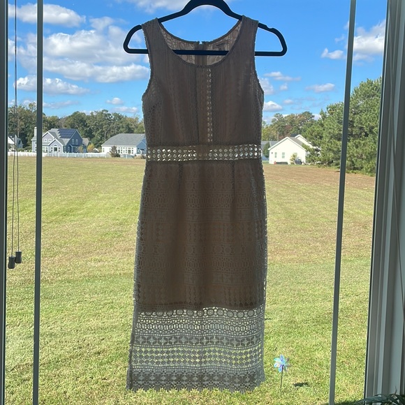 Soieblu Ivory Crochet Lace Sleeveless Midi Dress Size Small - Picture 6 of 7